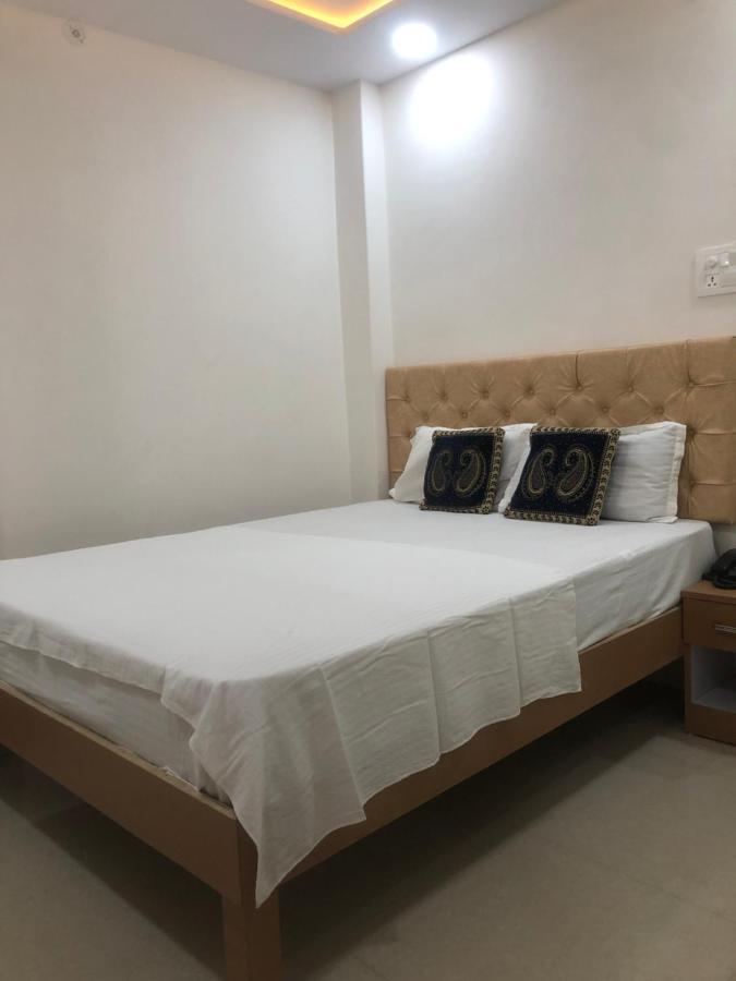 Purple Lotus Hotel Varanasi Bagian luar foto