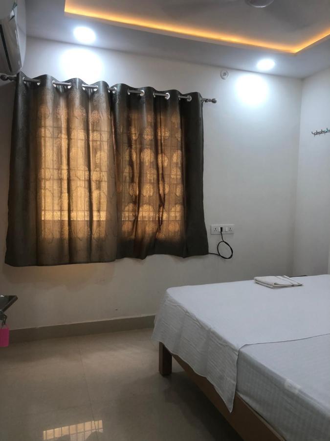 Purple Lotus Hotel Varanasi Bagian luar foto