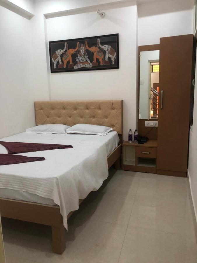 Purple Lotus Hotel Varanasi Bagian luar foto