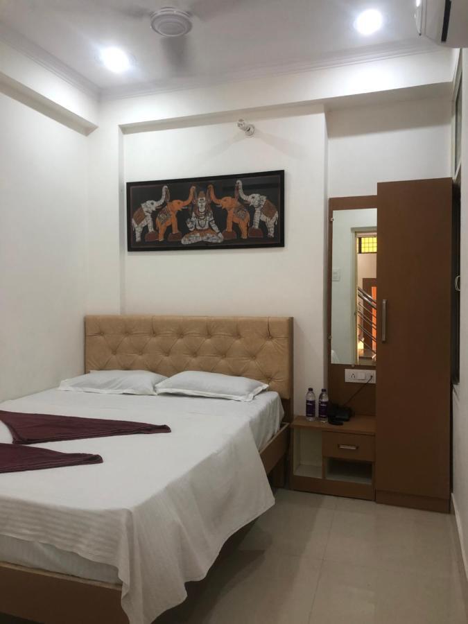Purple Lotus Hotel Varanasi Bagian luar foto