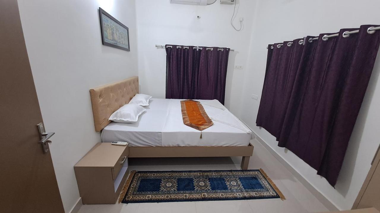 Purple Lotus Hotel Varanasi Bagian luar foto